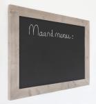 Modern krijtbord met grijze steigerhouten lijst 60 x 80cm