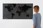 Beprikbare wereldkaart van zwart vilt, mini 46x85 cm